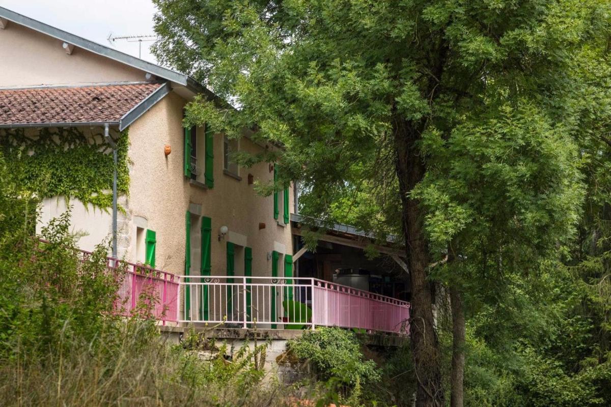 Jolie Vache Deguisee En Fleurs, Chambre D'Hote A Soulosse Стая снимка